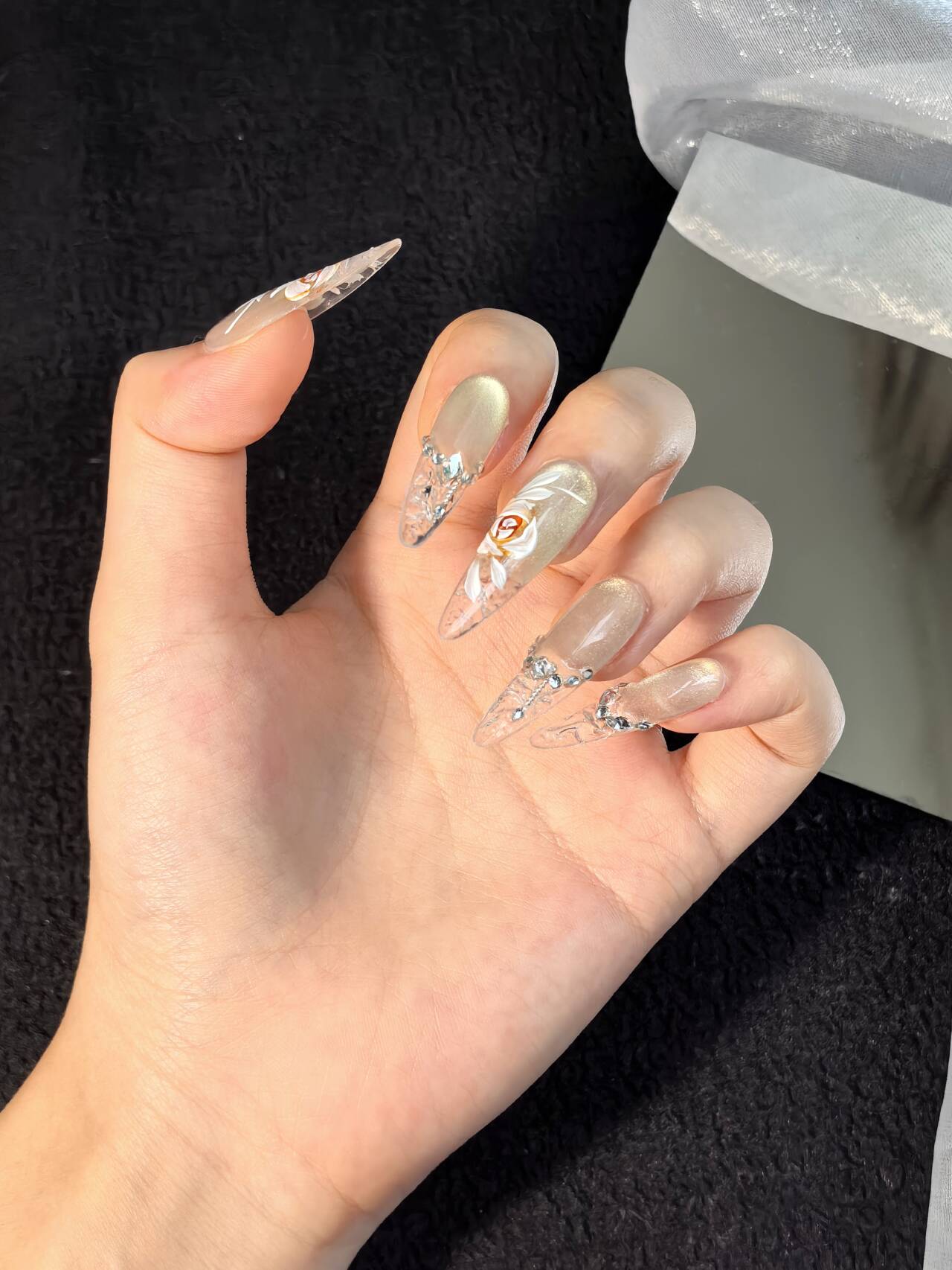 Nailumo·Glass